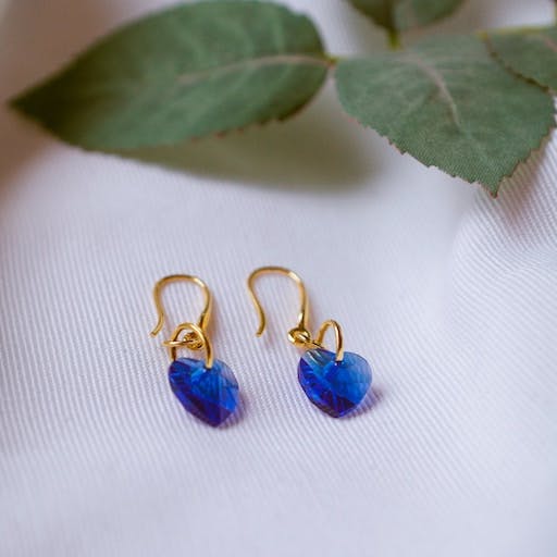 A set of earings for a Shopify page